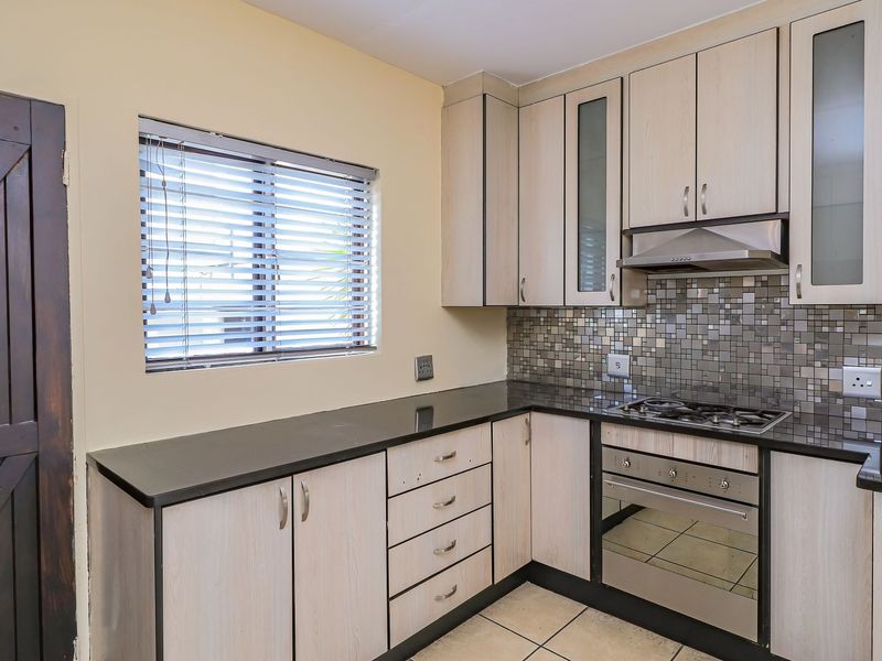 Move-In Ready Family Cluster in Secure Sharonlea Complex - Photo 5