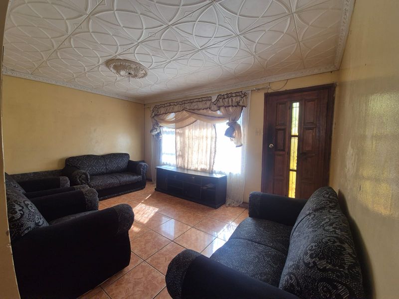 Start Your Family's Next Chapter – Spacious 3-Bedroom Home with Flatlet in Motherwell NU5, Gqeberha - Photo 6