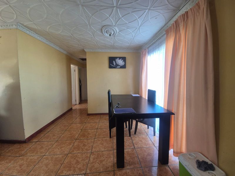 Start Your Family's Next Chapter – Spacious 3-Bedroom Home with Flatlet in Motherwell NU5, Gqeberha - Photo 3