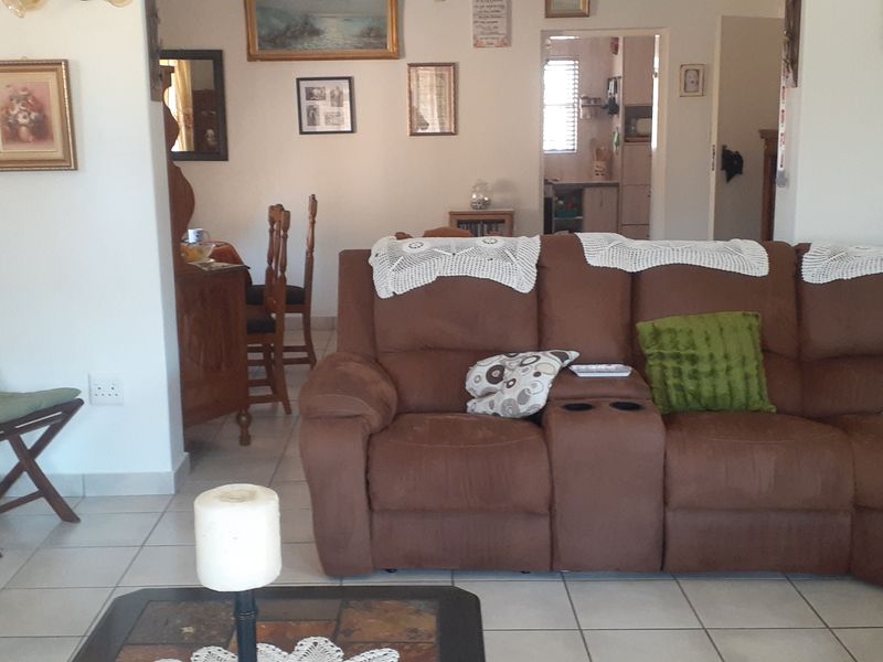 Uninterrupted Living: Spacious Family Gem in Waterval Estate - Photo 4
