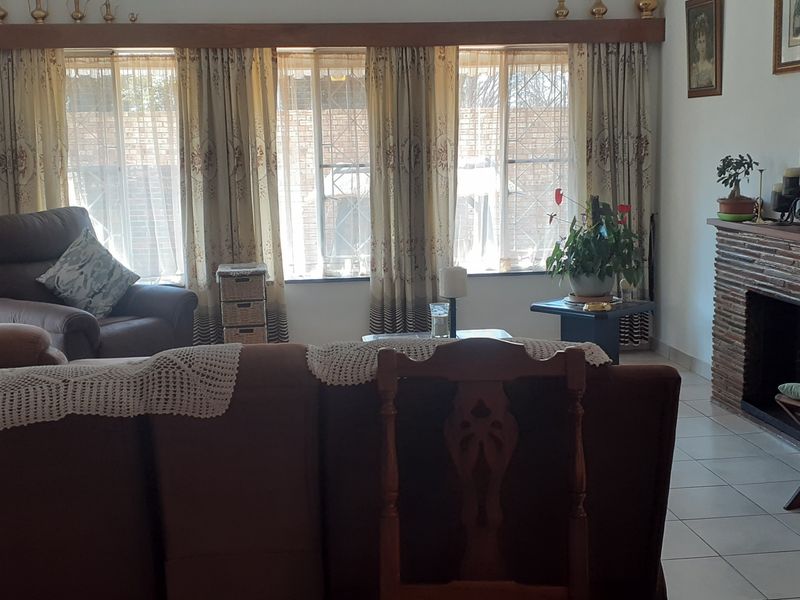 Uninterrupted Living: Spacious Family Gem in Waterval Estate - Photo 5