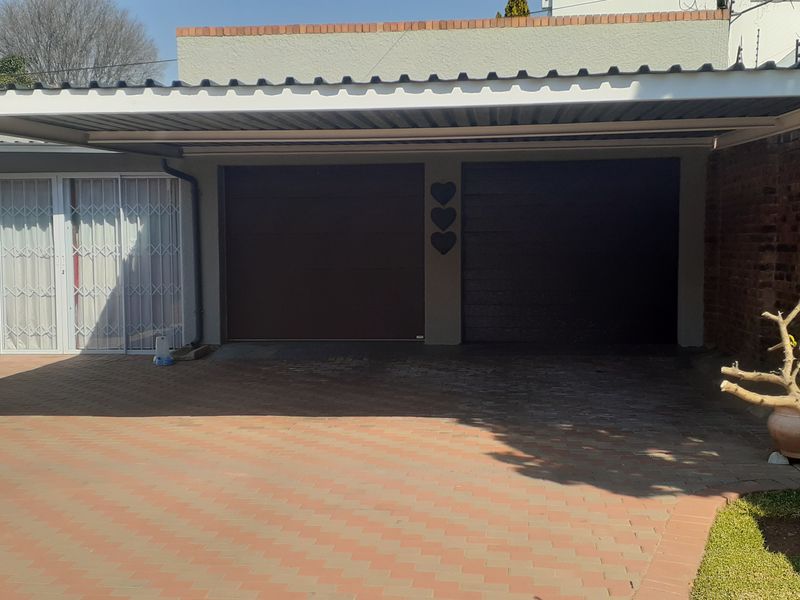 Uninterrupted Living: Spacious Family Gem in Waterval Estate - Photo 3