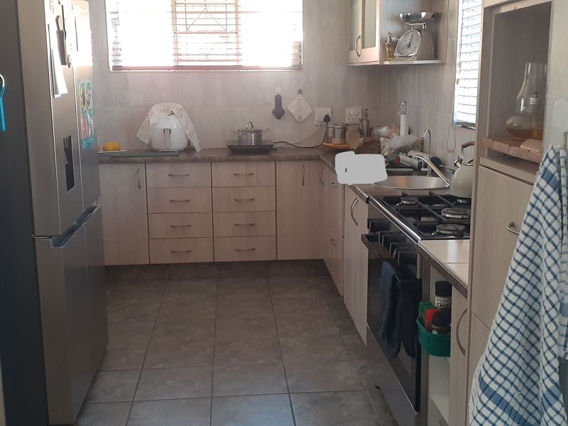 Uninterrupted Living: Spacious Family Gem in Waterval Estate - Photo 6
