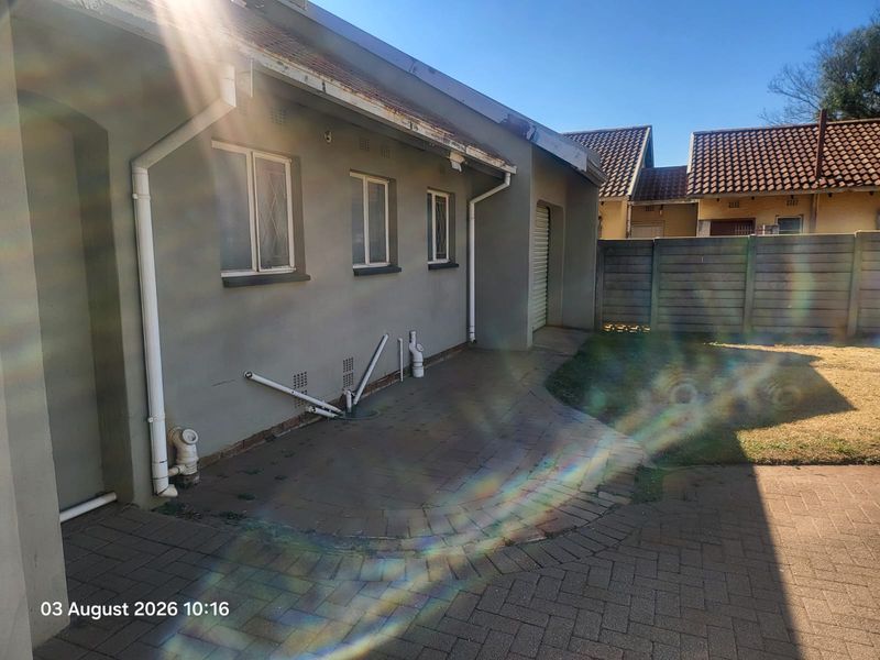 Prime Location, family home. - Photo 8