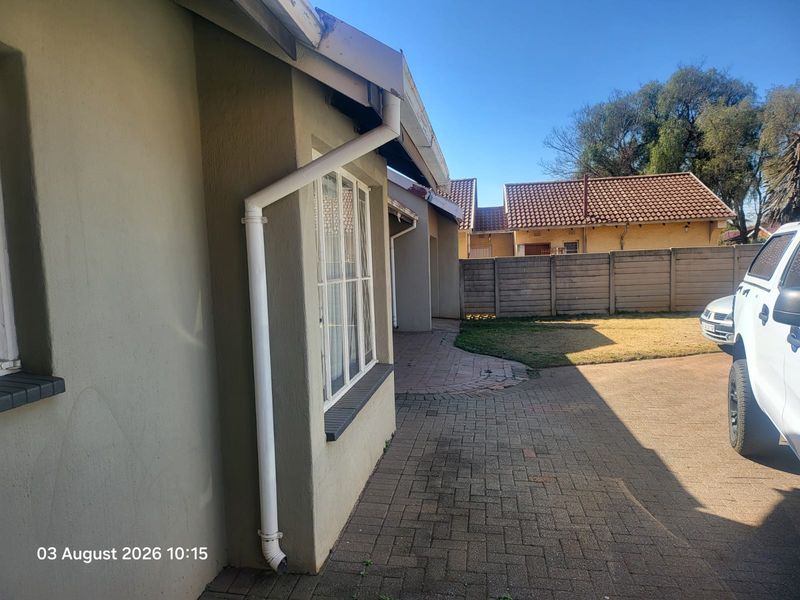 Prime Location, family home. - Photo 7