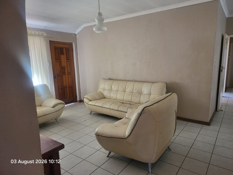 Prime Location, family home. - Photo 4