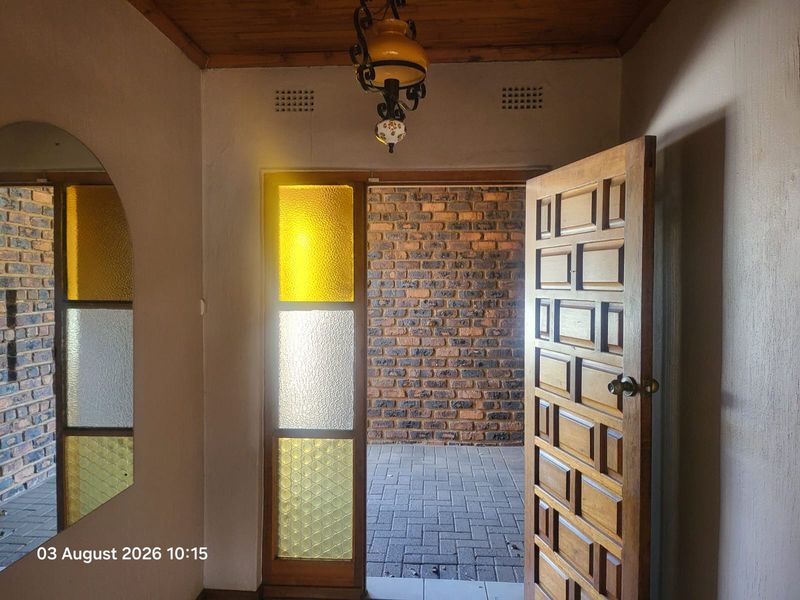 Prime Location, family home. - Photo 2