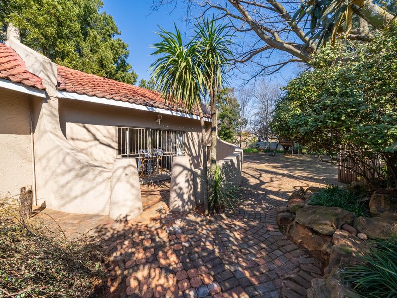 Stunning,Spacious 5-Bedroom Family Home in a Secure Estate,Larrendale, Brakpan - Photo 10
