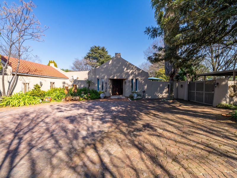 Stunning,Spacious 5-Bedroom Family Home in a Secure Estate,Larrendale, Brakpan - Photo 2