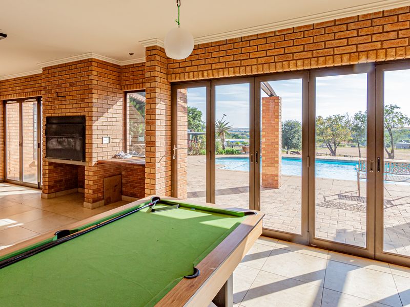 Equestrian Mansion - Photo 9