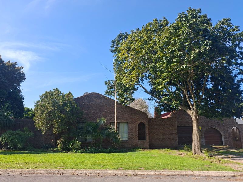 Spacious family home in Boskloof, Humansdorp! - Photo 2
