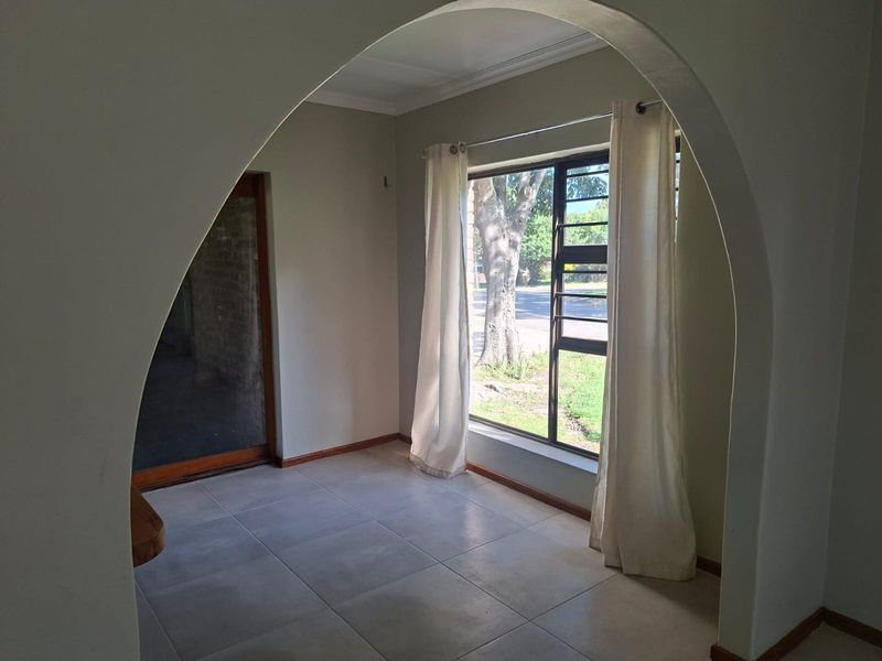 Spacious family home in Boskloof, Humansdorp! - Photo 10