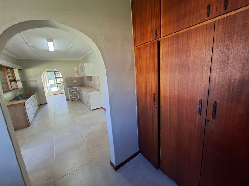 Spacious family home in Boskloof, Humansdorp! - Photo 9
