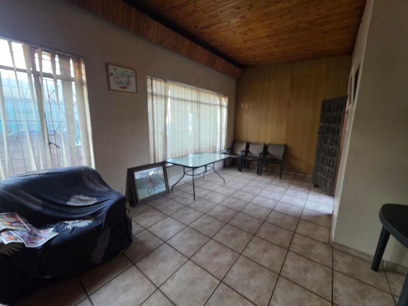 COSY FAMILY HOME WITH LOTS OF POTENTIAL – FOR SALE IN SE1, VANDERBIJLPARK! - Photo 2