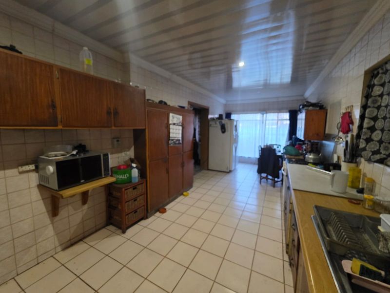 COSY FAMILY HOME WITH LOTS OF POTENTIAL – FOR SALE IN SE1, VANDERBIJLPARK! - Photo 3