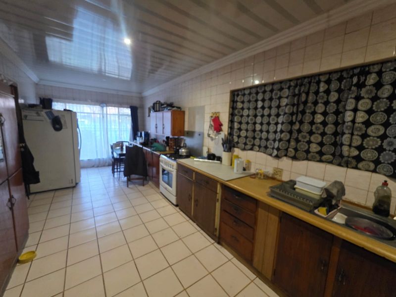 COSY FAMILY HOME WITH LOTS OF POTENTIAL – FOR SALE IN SE1, VANDERBIJLPARK! - Photo 4
