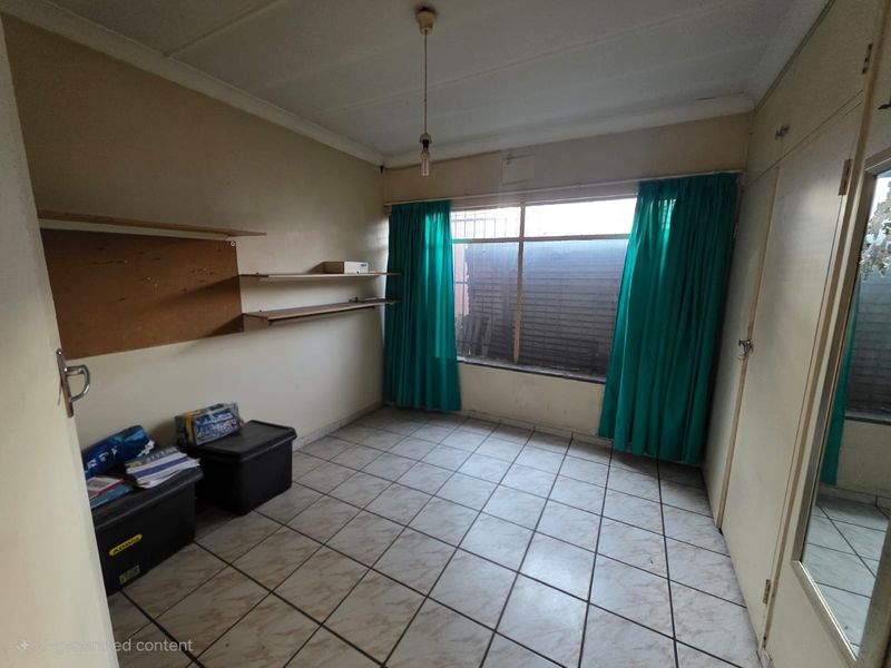 COSY FAMILY HOME WITH LOTS OF POTENTIAL – FOR SALE IN SE1, VANDERBIJLPARK! - Photo 6