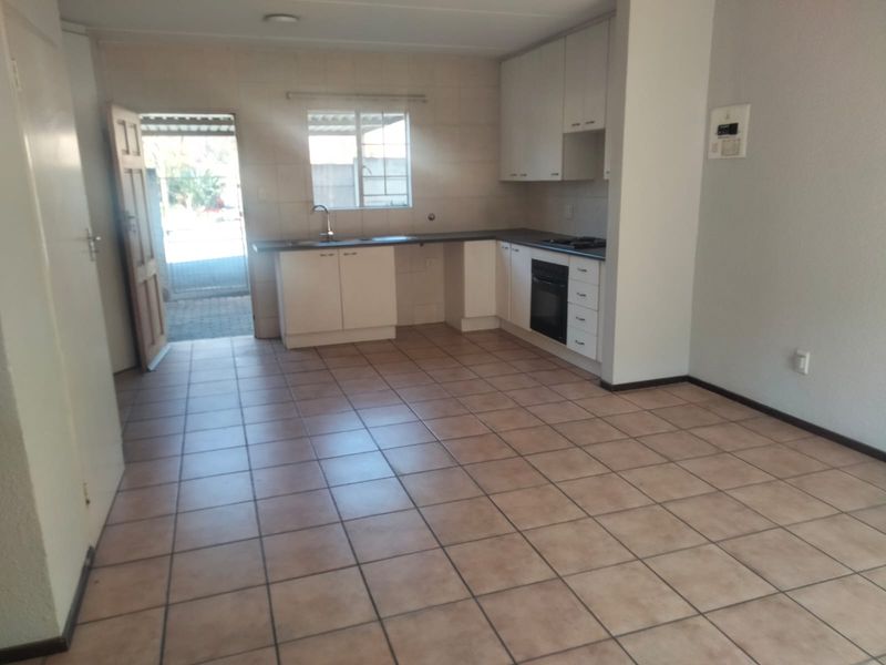 A Duplex Townhouse - Perfect Blend for Comfort and Convenience a 2bedroom - Photo 10