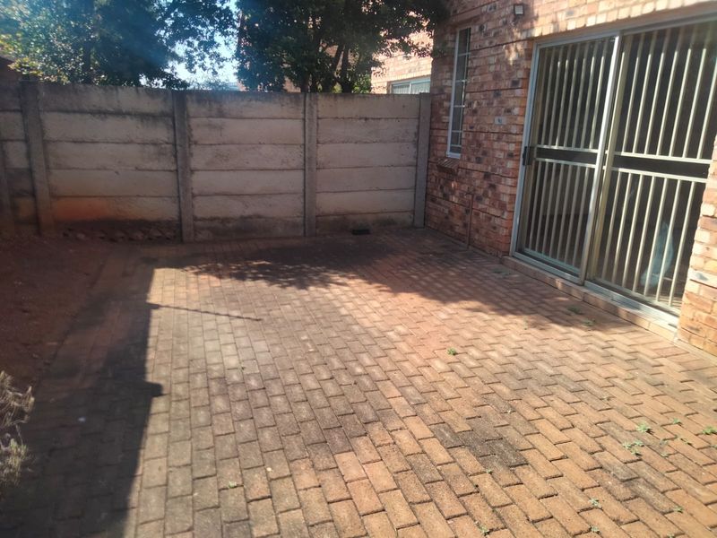A Duplex Townhouse - Perfect Blend for Comfort and Convenience a 2bedroom - Photo 9