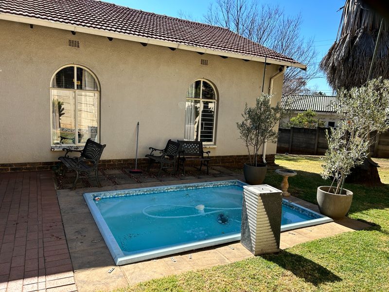 stunning family home for sale - Photo 3
