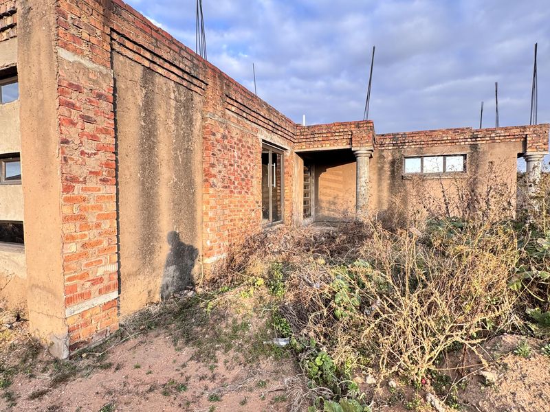 Incomplete 4-Bedroom Home on a Spacious 1264m2 Stand in Aerorand - Photo 7