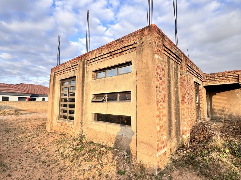 Incomplete 4-Bedroom Home on a Spacious 1264m2 Stand in Aerorand - Photo 3