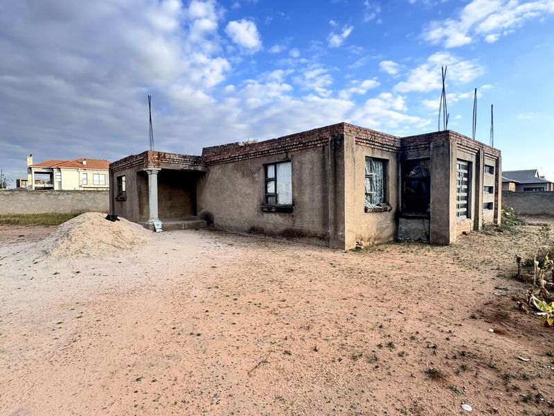 Incomplete 4-Bedroom Home on a Spacious 1264m2 Stand in Aerorand - Photo 10