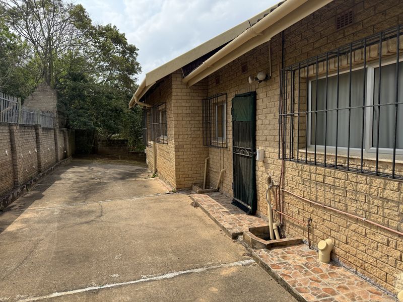 3 bedroom house with flatlet - Photo 3