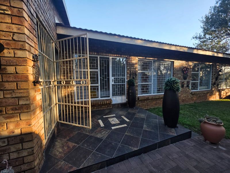 A TRUE GEM Tucked Away in a Peaceful Cul-de-Sac! - Photo 6