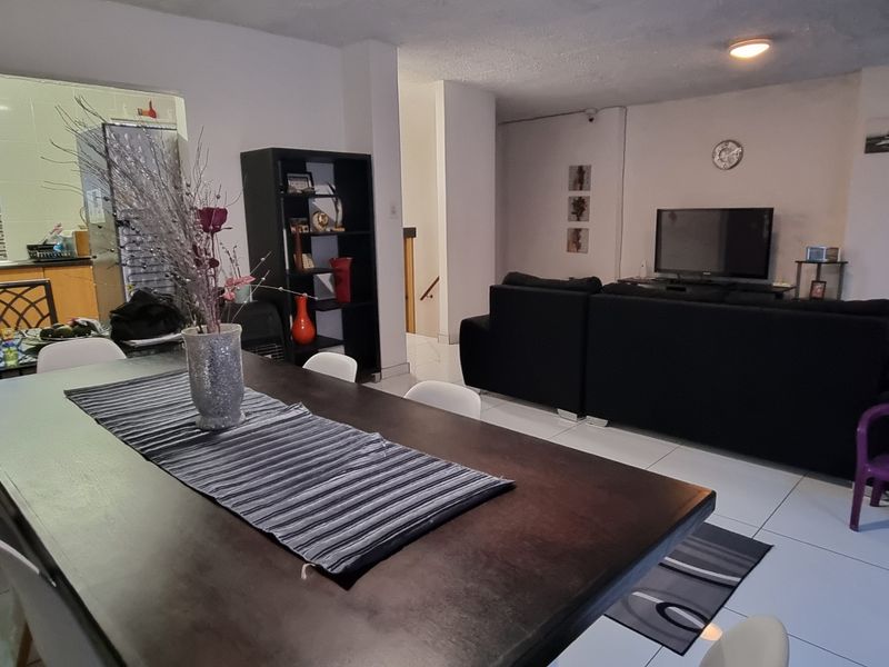 Perfectly Priced Townhouse With Zero Hassle - Photo 3