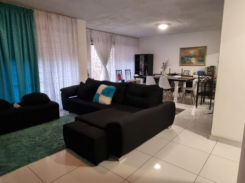 Perfectly Priced Townhouse With Zero Hassle - Photo 2