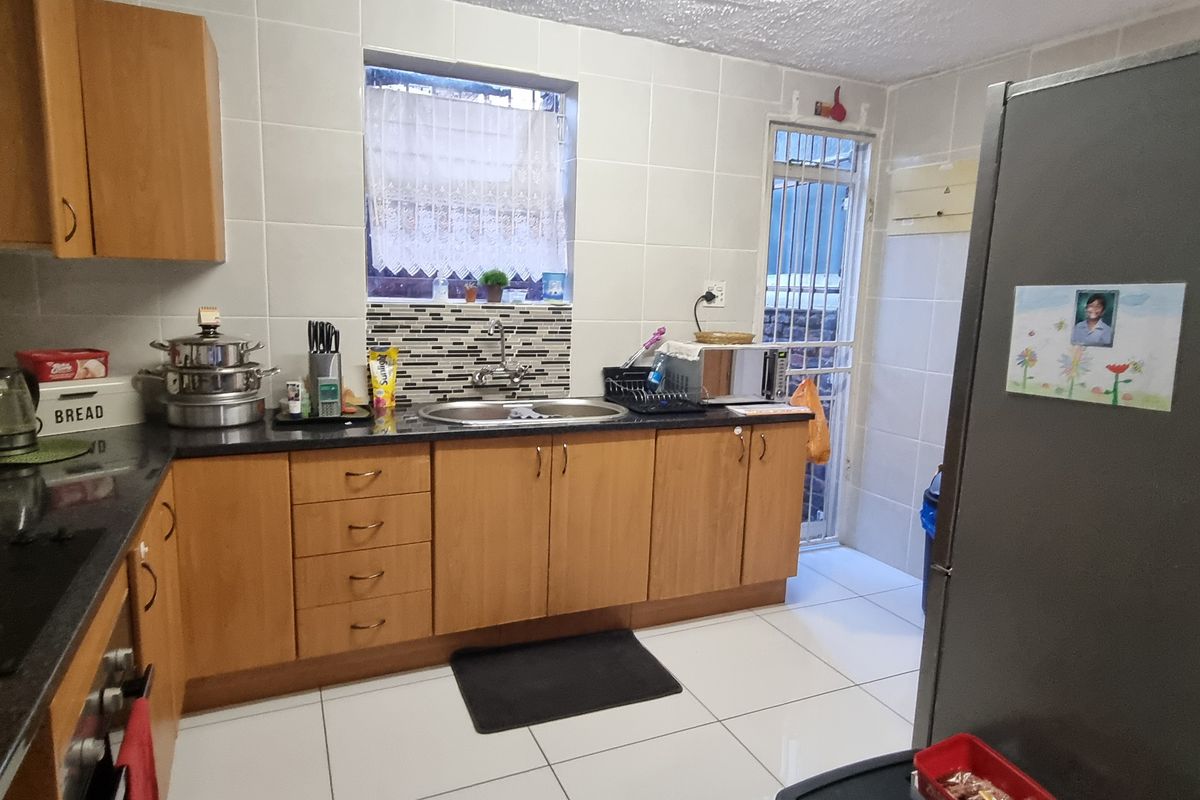 Perfectly Priced Townhouse With Zero Hassle - Photo 5