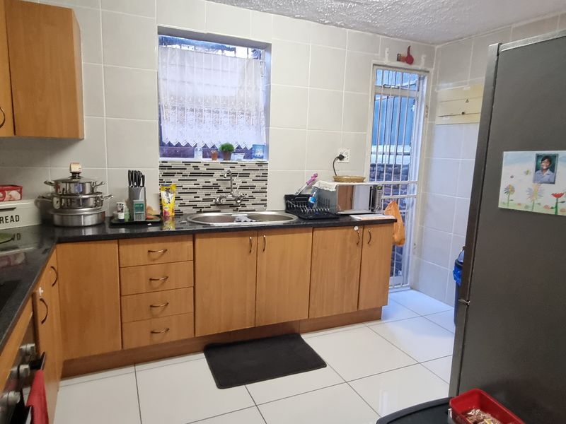 Perfectly Priced Townhouse With Zero Hassle - Photo 5