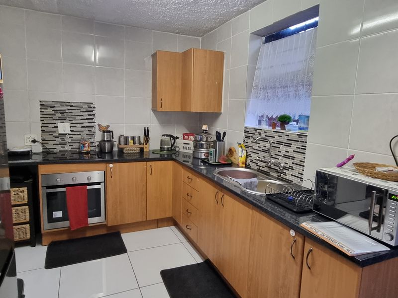 Perfectly Priced Townhouse With Zero Hassle - Photo 6