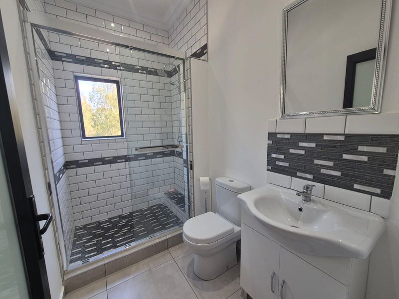 MASSIVE RIVERFRONT GEM IN SECURED GOLF ESTATE - OFF-THE-GRID - Photo 8
