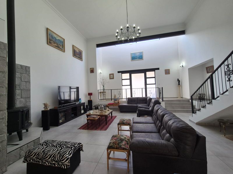 MASSIVE RIVERFRONT GEM IN SECURED GOLF ESTATE - OFF-THE-GRID - Photo 7