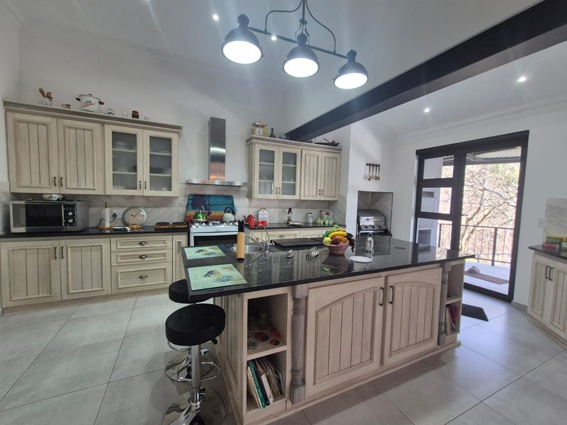 MASSIVE RIVERFRONT GEM IN SECURED GOLF ESTATE - OFF-THE-GRID - Photo 3
