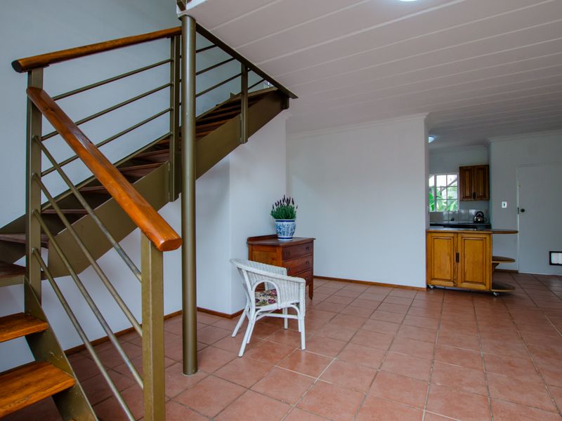 EXCLUSIVE MANDATE!  SUNSHINE, SPACE AND A LOFT TO LOVE! - Photo 10