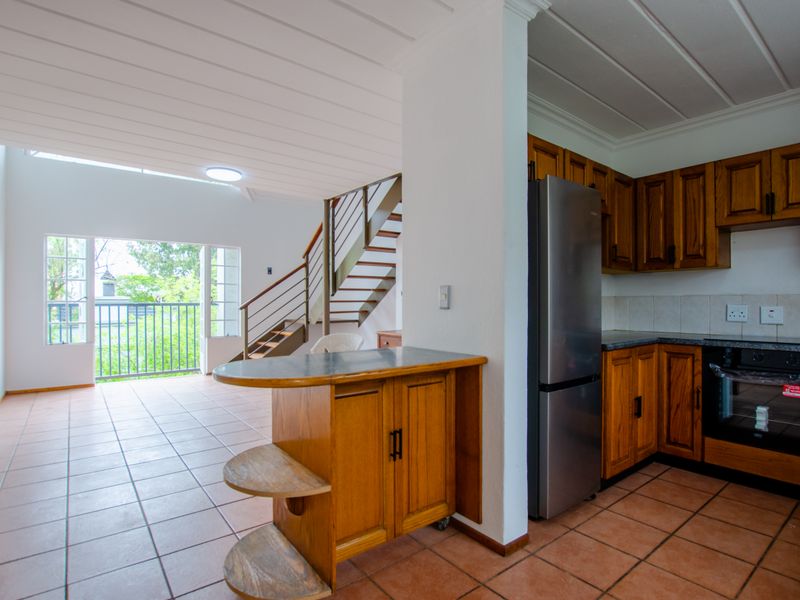 EXCLUSIVE MANDATE!  SUNSHINE, SPACE AND A LOFT TO LOVE! - Photo 5