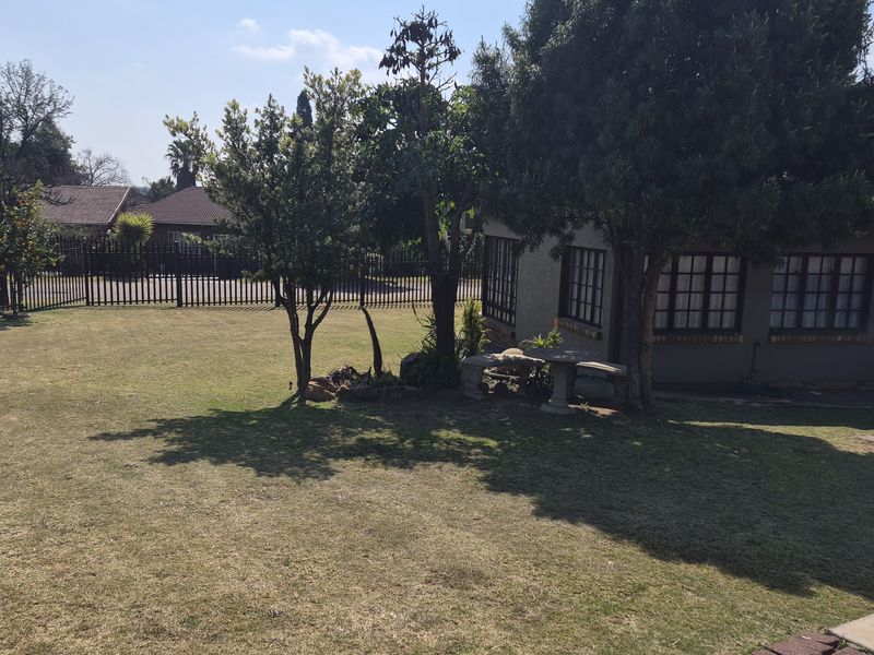 House with flat for sale in Highveld park ext 1 - Photo 4