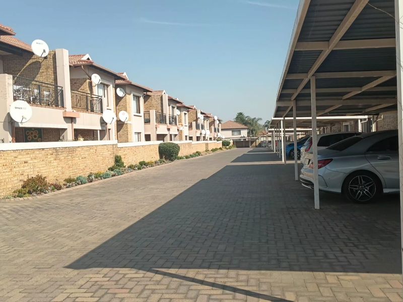 2-Bedroom, 2-Bathroom Top-Floor Apartment for Sale in Atlantic City, Sonneveld – R750,000 - Photo 3