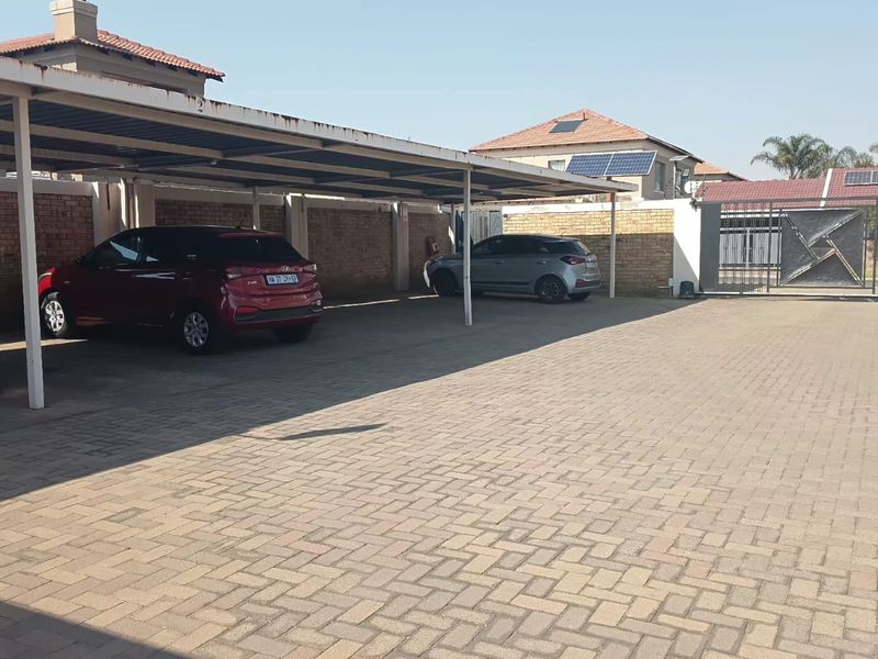 2-Bedroom, 2-Bathroom Top-Floor Apartment for Sale in Atlantic City, Sonneveld – R750,000 - Photo 5