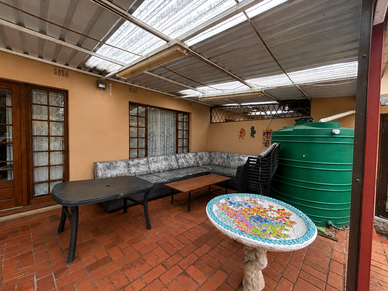 Spacious 3-Bedroom Family Home with Pool & Granny Flat | Ashley, Pinetown - Photo 9