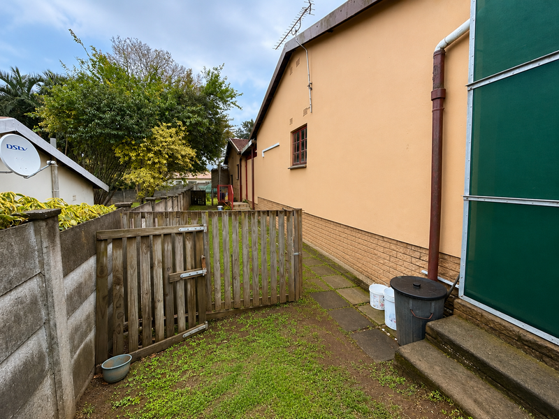 Spacious 3-Bedroom Family Home with Pool & Granny Flat | Ashley, Pinetown - Photo 4