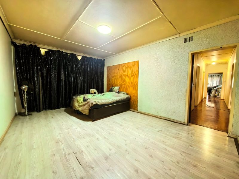Spacious family house for sale in Sasolburg, walking distance to CBD - Photo 9