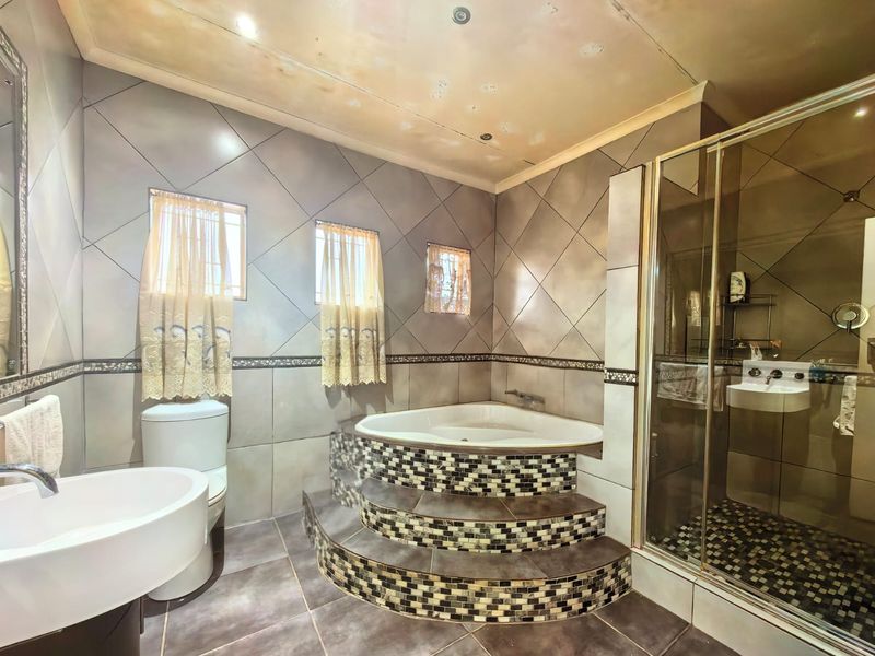 Spacious family house for sale in Sasolburg, walking distance to CBD - Photo 7