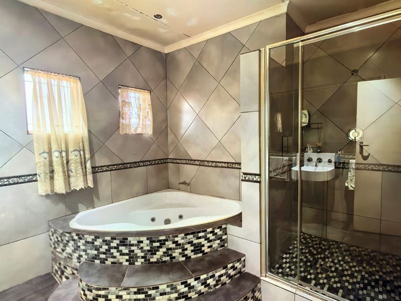 Spacious family house for sale in Sasolburg, walking distance to CBD - Photo 8