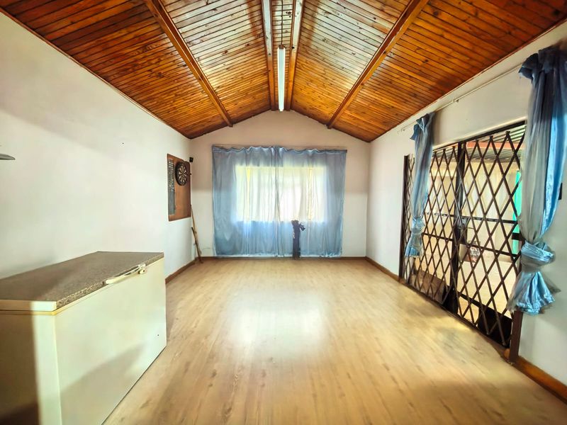 Spacious family house for sale in Sasolburg, walking distance to CBD - Photo 6