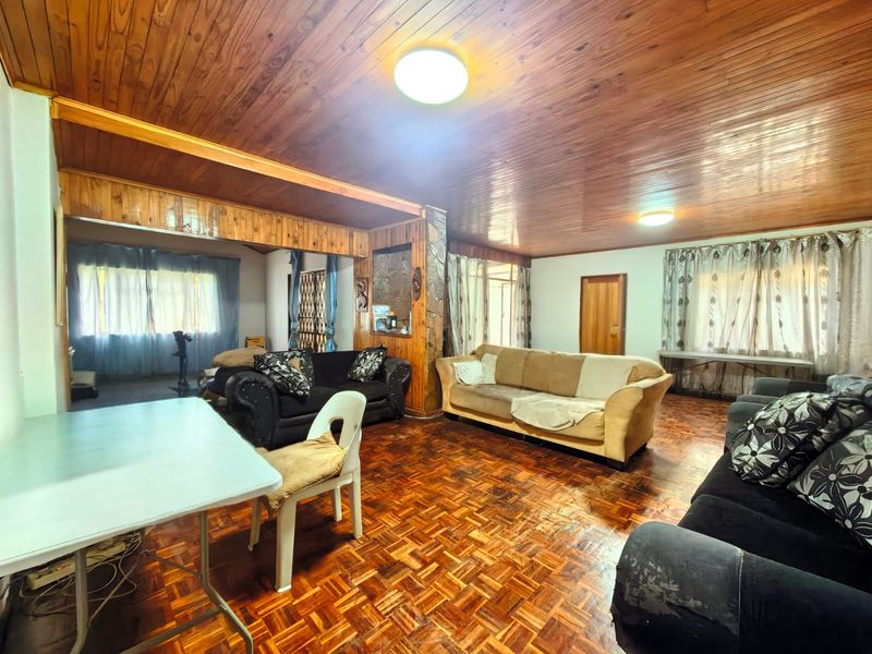 Spacious family house for sale in Sasolburg, walking distance to CBD - Photo 4