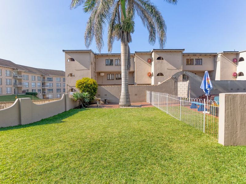 Ground Floor beachfront living with excellent rental potential - Photo 3